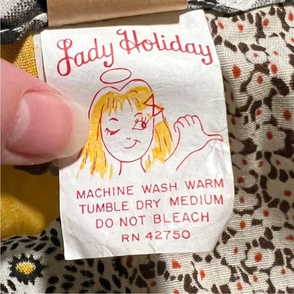 American Vintage Black and White Button Down Shirt with Floral Patches - Picture 5 of 6